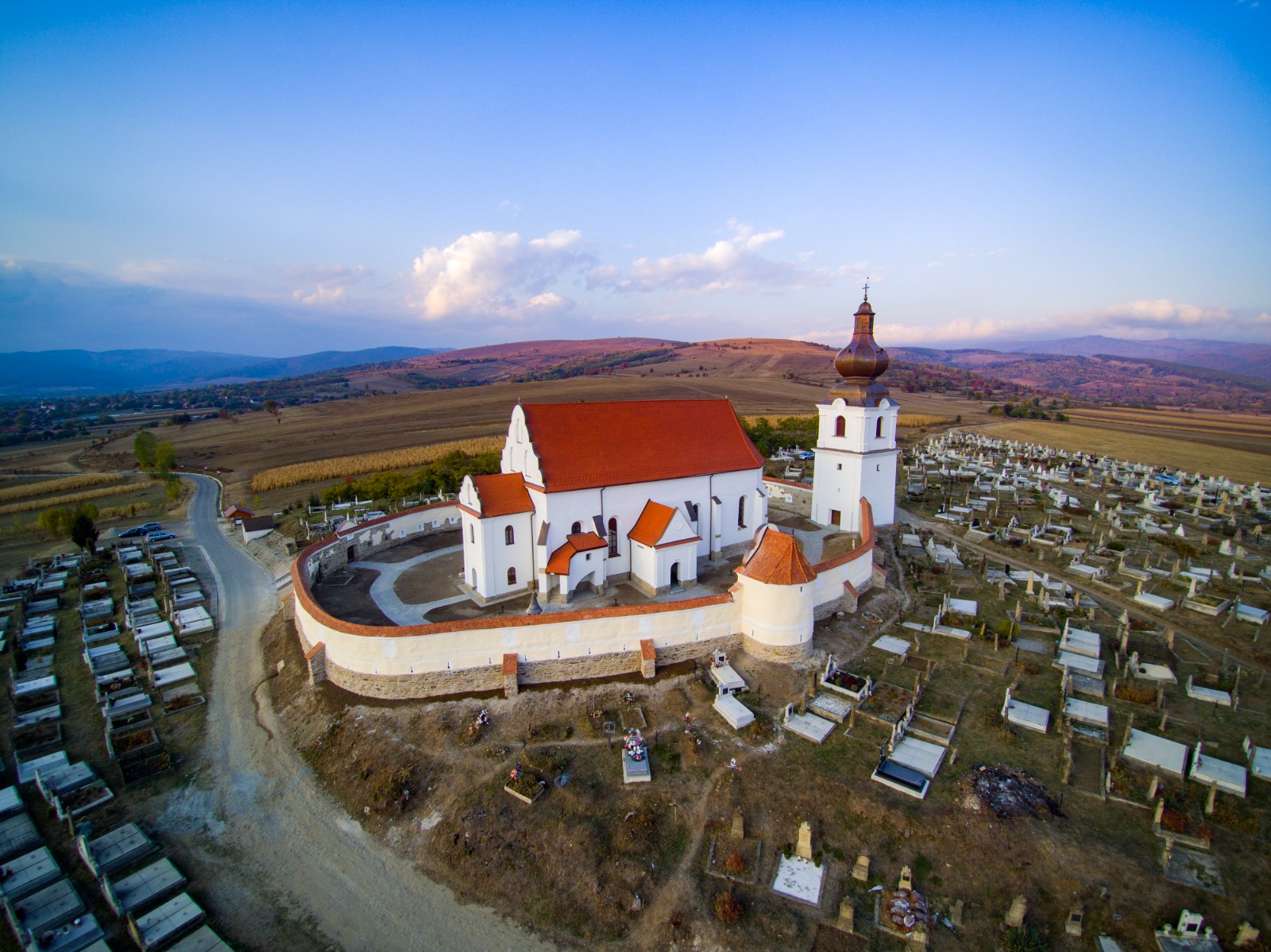 Vedere aeriană a bisericii Sfântul Mihail